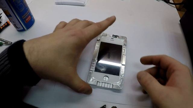 Процесс замены стекла на Apple iPhone 4, склеивание модуля пленкой OCA смотреть онлайн
