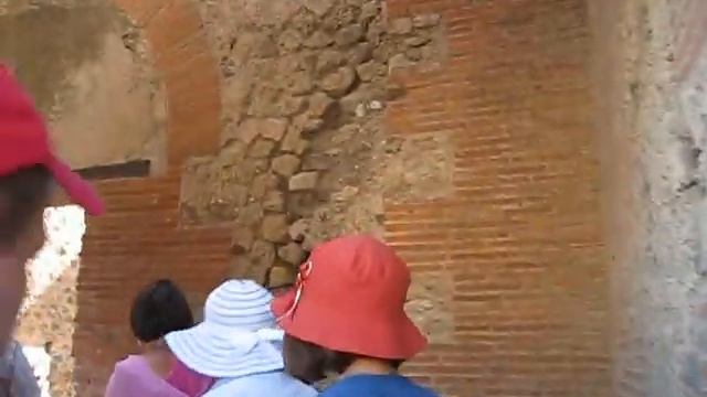 Италия, Помпеи, древний туалет смотреть онлайн