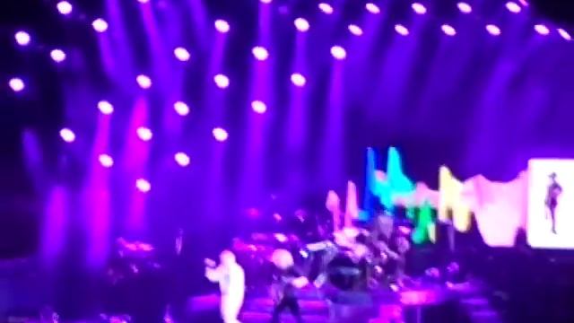 Queen в Олимпийском. (Роджер Тейлор - A Kind Of Magic.MP4) смотреть онлайн