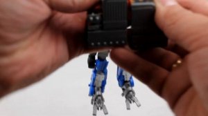 Сборка трансформера Оптимус Прайм в грузовик 22 см