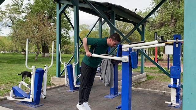 Тренировка толстяка №2. Сгоняем пузо на брусьях смотреть онлайн