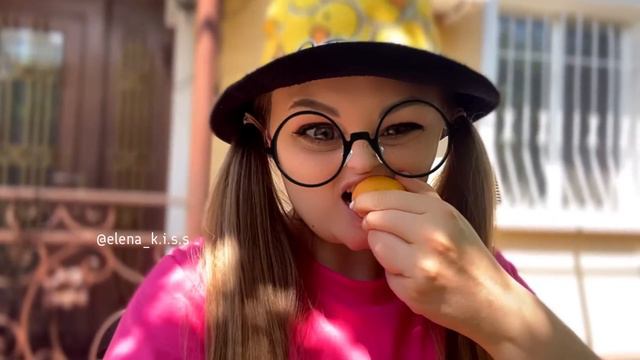 В МАЛІЙ ХТОСЬ ЖИВЕ?😱🤭 смотреть онлайн