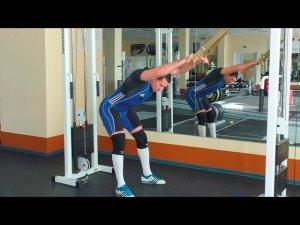 Тяга с верхнего блока на прямых руках: 2 варианта