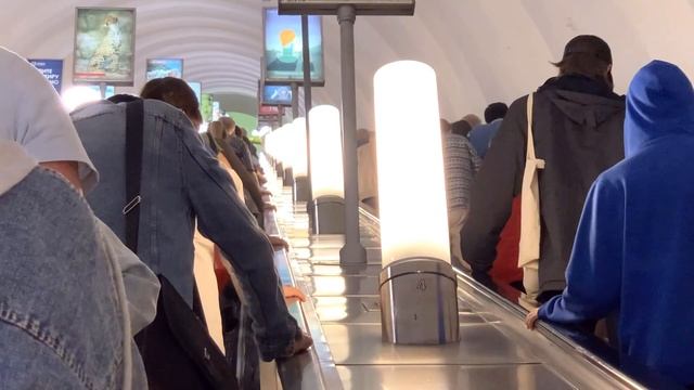 Метро (Санкт Петербург) - Крестовский остров, Старая деревня смотреть онлайн