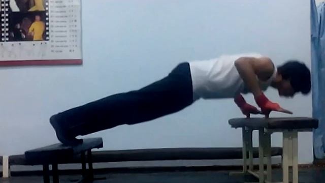 отжимания на 2 пальцах смотреть онлайн