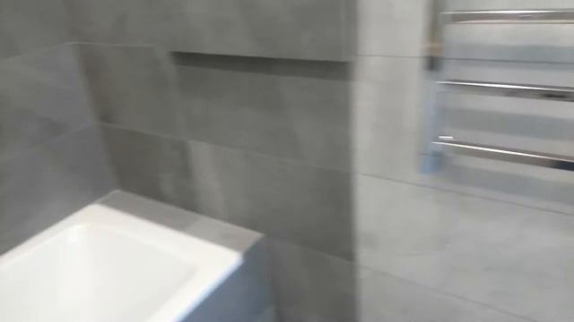 закончил ремонт в ванной комнате,осталось только повесить зеркало смотреть онлайн