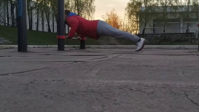 Мой опыт.Подтягивания,отжимания, пресс. Упражнения для тренировки на улице даже для новичка! смотреть онлайн