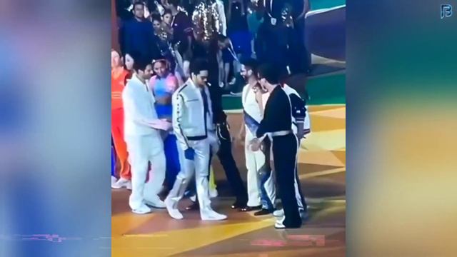 WPL Viral Video Shahrukh Khan Blessed Shahid, Varun, Tiger, Sidharth and Kartik On Stage смотреть онлайн