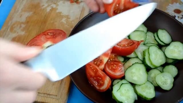 Футаж живые овощи, помидоры, огурцы, капуста. Footage vegetables смотреть онлайн