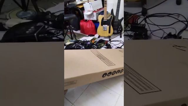 squier bullet mustang HH sonic grey (unboxing) смотреть онлайн