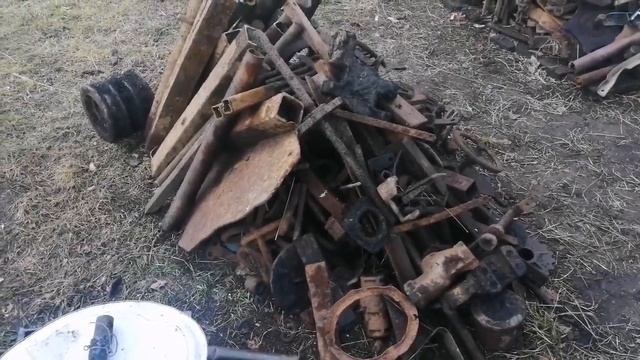 Коп на территории фермы.Нашли каток,взвесили металл за шесть дней копа. смотреть онлайн