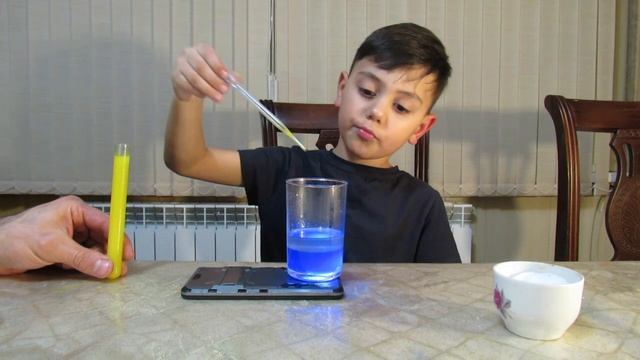 ОПЫТ С МАСЛОМ, ВОДОЙ И СПИРТОМ. КРУТЯК! смотреть онлайн