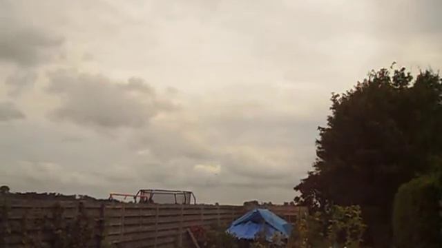 у нас летает что-то новое.... что бы это могло быть? смотреть онлайн