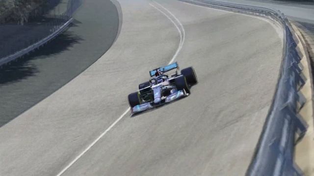 F1 Mercedes-AMG Lewis Hamilton 2020 vs Volkswagen T1 Transporter LM917K at Monza Full Course смотреть онлайн