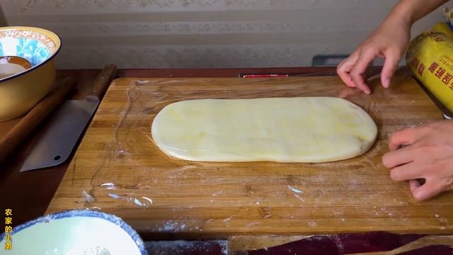 小勇的手工拉面做的真不赖，一根面不带断，配着大盘鸡吃太过瘾了 смотреть онлайн