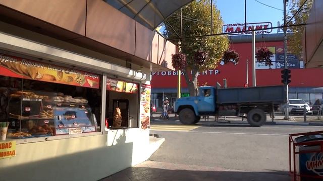 Дорога от пляжа "Морская звезда" к ТЦ "Бирюза". Сентябрь 2017. Лазаревское смотреть онлайн
