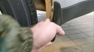 Форд Фокус 2 установка брызговиков на авто.