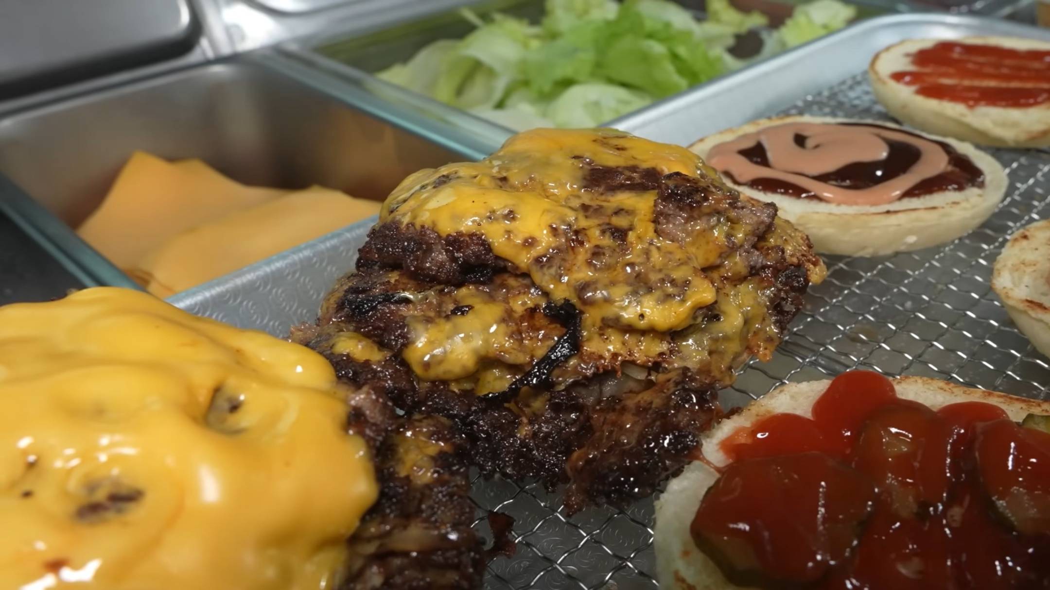 4K Аппетитные бургеры из Кореи. Уличная еда \ Азиатская кухня \ Корейская еда смотреть онлайн