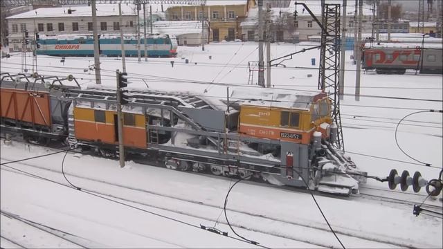 Тепловоз ТЭМ18ДМ-682 со снегоочистителем СМ-2ГМ, Пермь / Dieselloc TEM18DM-682 With Snowplow Train