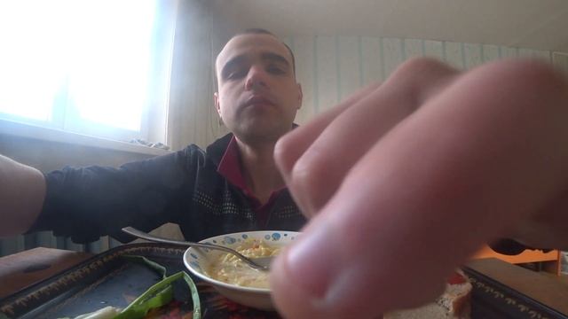 МУКБАНГ КУРИНЫЙ СУП БУТЕРБРОД и ЛУК в прикуску /Обжор Еда на камеру/ ОБЕД смотреть онлайн