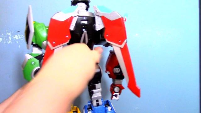 Voltron Legendary Defender Forming Voltron! (and Review)