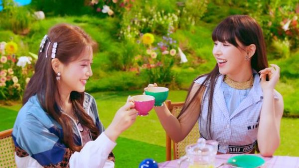 Red Velvet — Queendom