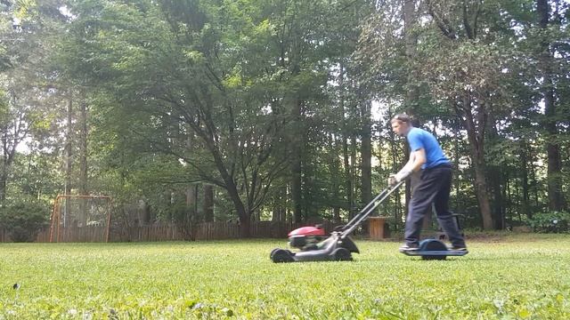 Extreme Onewheel lawn mowing! смотреть онлайн