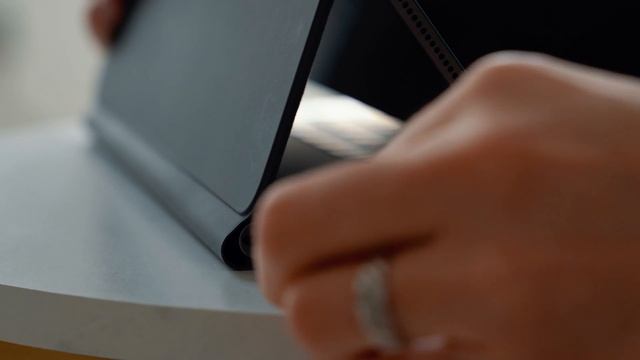 Magic Keyboard Review For The iPad Pro (2021) смотреть онлайн