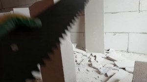 ПИЛИМ ГАЗОБЛОК ВРУЧНУЮ и САБЕЛЬНОЙ ПИЛОЙ