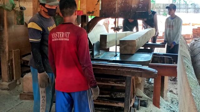 Courage and Skill are Required When Splitting Big Wood Operator Must be Experienced смотреть онлайн