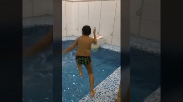 Бассейн 🙀🏊🏻 смотреть онлайн