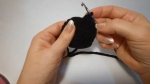 Плюшевый футбольный мяч вяжем крючком. Диаметр 17 см.