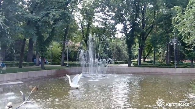 Фонтан в Центральном сквере - Central park, Almaty смотреть онлайн