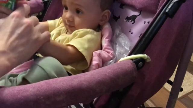 Учим ребёнка пить из трубочки. смотреть онлайн