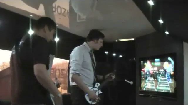 Guitar Heroes on the King of Shaves Azor BattleBus смотреть онлайн