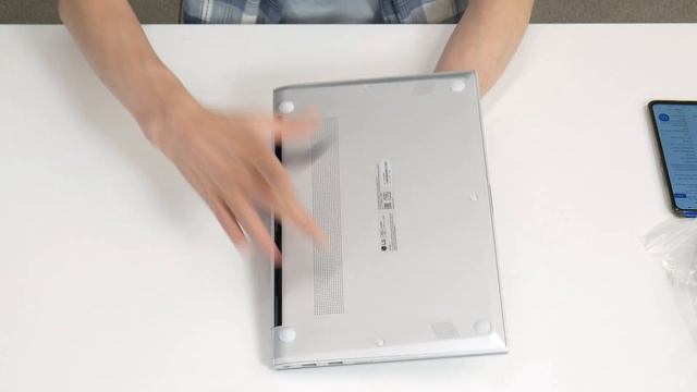 Распаковка невероятно легкого ноутбука LG Gram 14 14Z90P-G.AJ66R смотреть онлайн