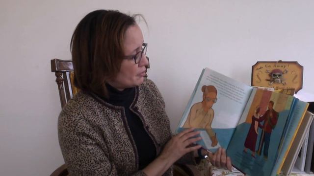An Unconventional Librarian reads Lillian's Right to Vote смотреть онлайн