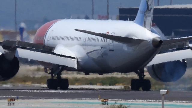 Poker of Aces! Four Boeing 787-8 Dreamliners at Barcelona (BCN) [4K] смотреть онлайн