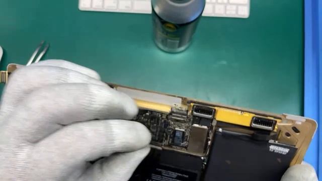 大阪本町 MacBook 12インチ 2015 A1534 バッテリー交換自損修理 смотреть онлайн