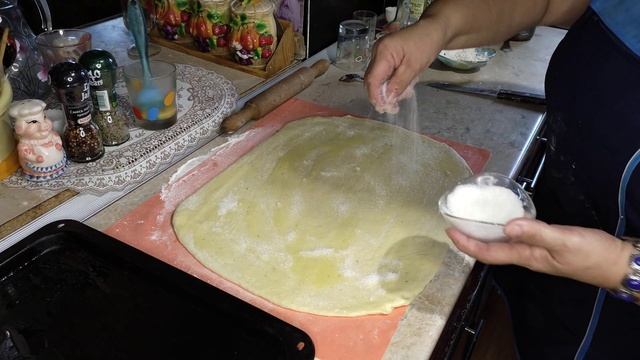 Вкусные и аппетитные булочки. "Розочки" из дрожжевого теста. смотреть онлайн