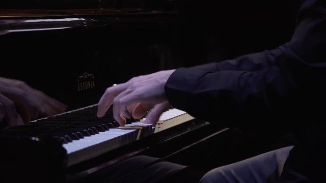 Banda Classicoff - L.O.V.E. смотреть онлайн