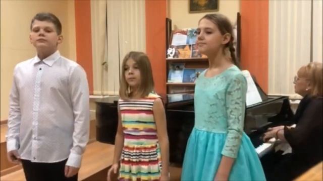 Осенний бал муз. и сл. Л. Марченко, исп. трио Мелодия ДШИ № 3 им. О.Б. Воронец смотреть онлайн