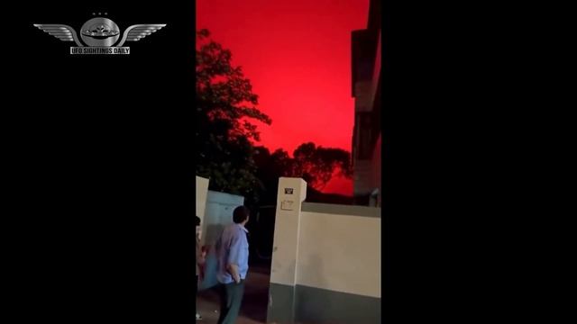 Mysterious Red Sky Over Zhoushan, China May 7, 2022, UFO Sighting News. смотреть онлайн