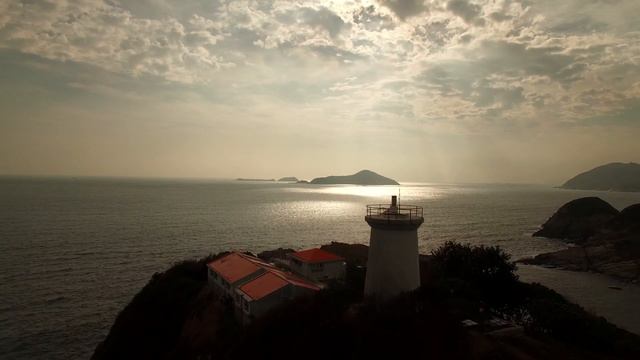 Полет над побережьем океана рядом с маяком | Lighthouse | [4k] смотреть онлайн