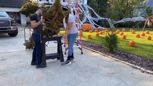 HALLOWEEN 2021 - The Haunting of Scaleybark Manor - Setup & Reveal смотреть онлайн