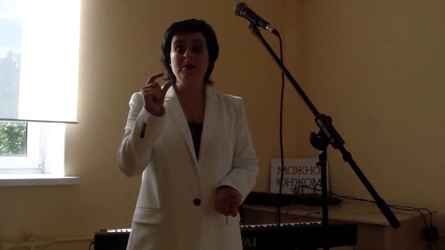 Как петь в микрофон - Урок 1 от Анастасии Георгиевской смотреть онлайн