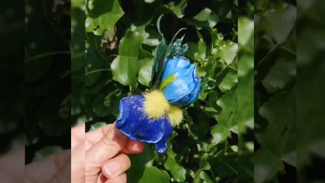 Видеопрезентация брошек из кожи. Ирисы. "Magic blue Iris" смотреть онлайн