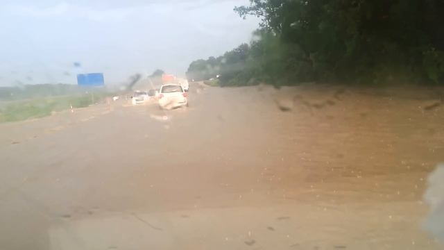 ПОТОП НА ТРАССЕ КРЫМСК - АБИНСК 23. 05. 2014. смотреть онлайн