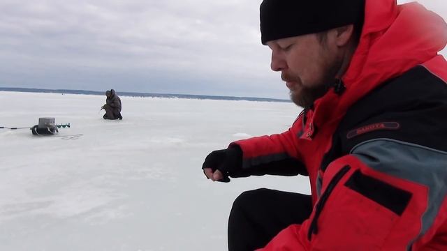 ПЛОТВА! Мы её нашли! Ловля на чёртика и гвоздешарик смотреть онлайн