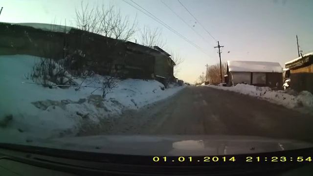 Под Иркутском водила спас школьницу от бродячих собак. смотреть онлайн